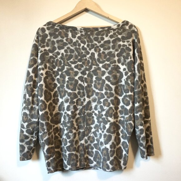 Made in Canada Jaguar Print Soft Dolman Sleeve Top - Small - Picture 2 of 15